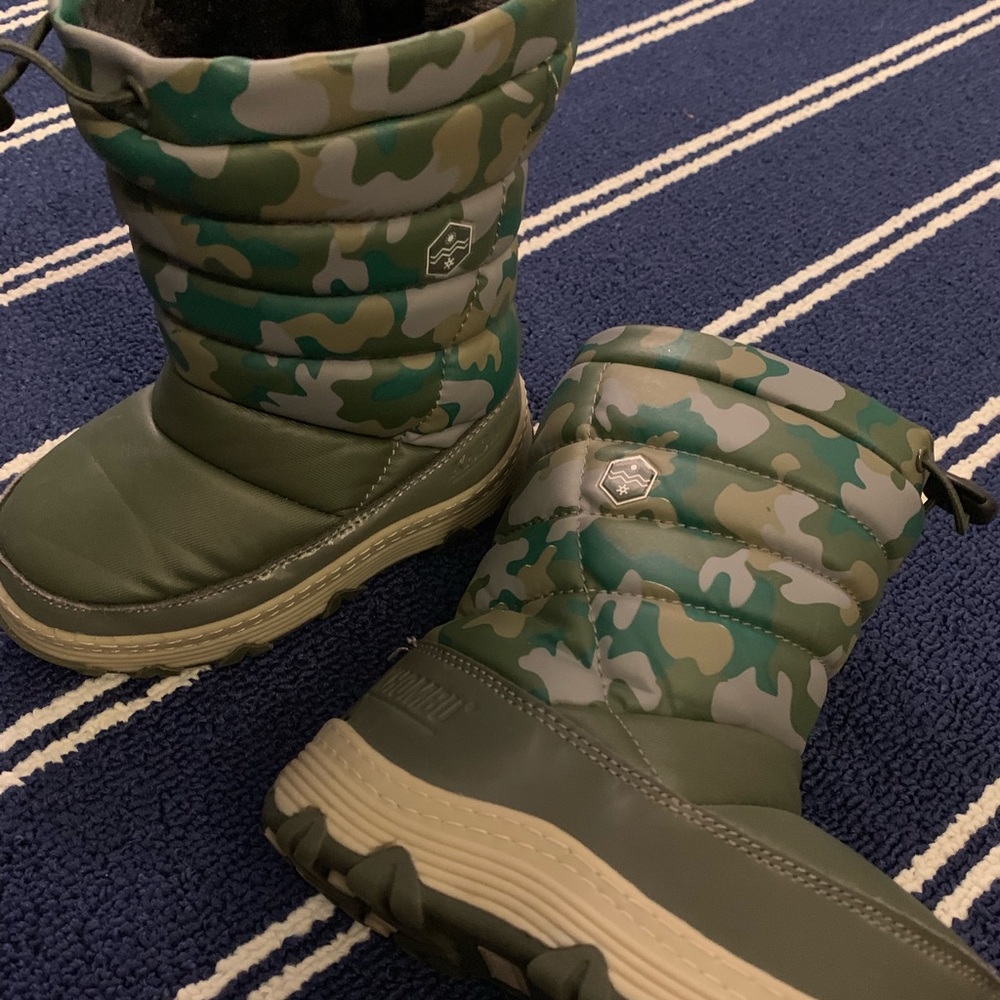 Khombu snow boots boys 9c